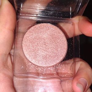 Rose-gold eyeshadow